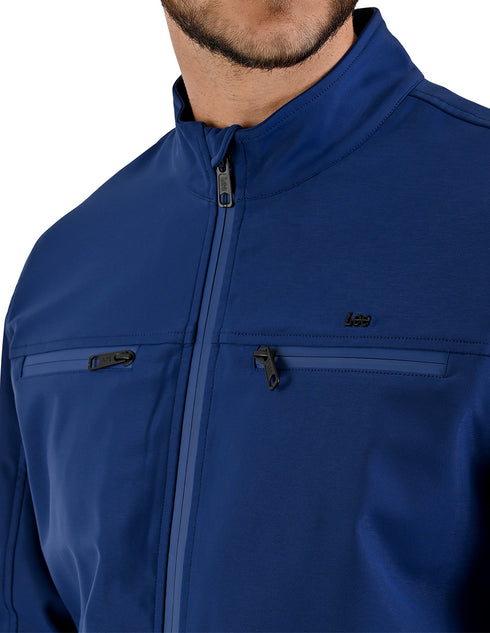 LEE chamarra para hombre en tela ligera con cuello mao en color marino.